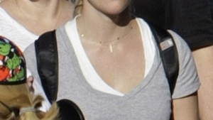 Fetita actritei Reese Witherspoon seamana perfect cu mama ei!