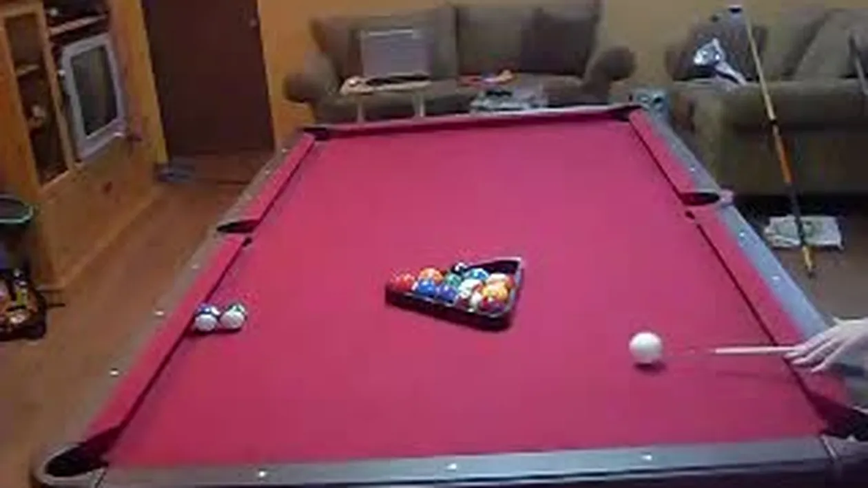 Jucatorul de trick-shot de la Romanii au talent are de unde invata! Uite ce lovituri reusesc maestrii tacului