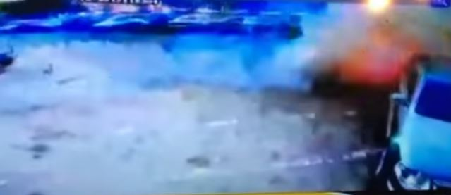 Imagini video cu explozia mașinii de la supermarketul din Arad. Atac terorist? Ce spune SRI