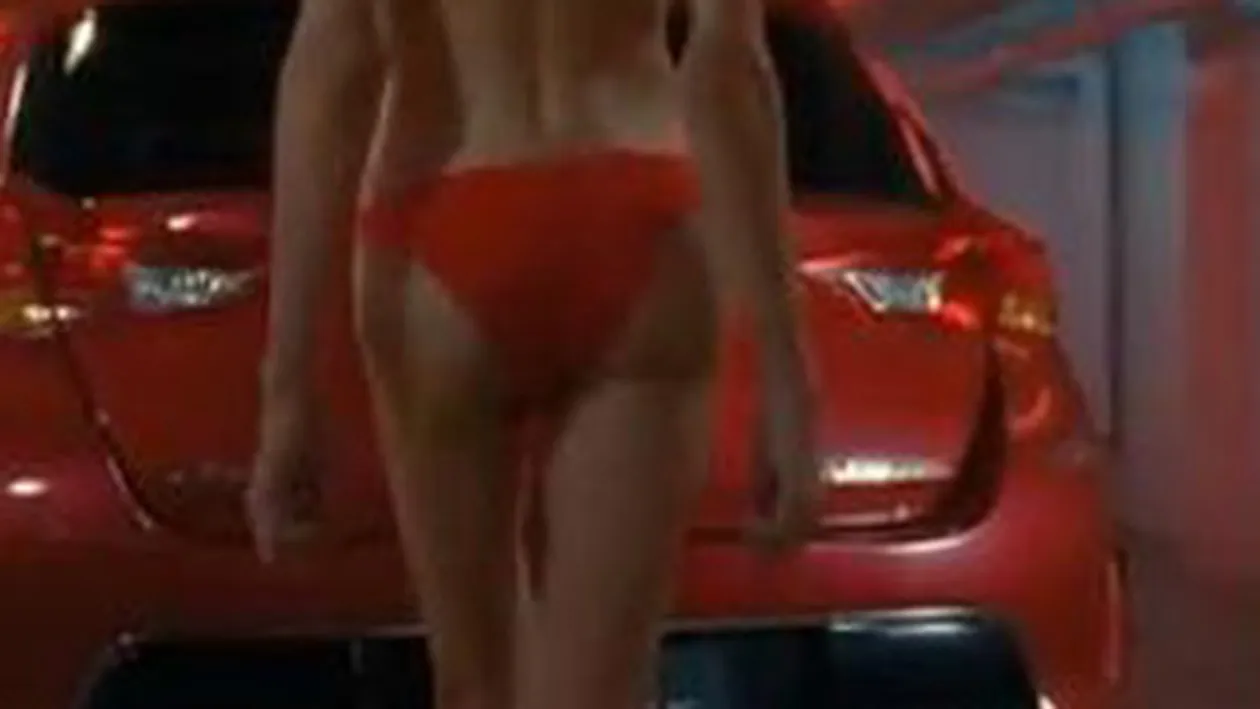 O sa ramai interzis cand o sa vezi ce se ascunde in chilotii acestui chip angelic!