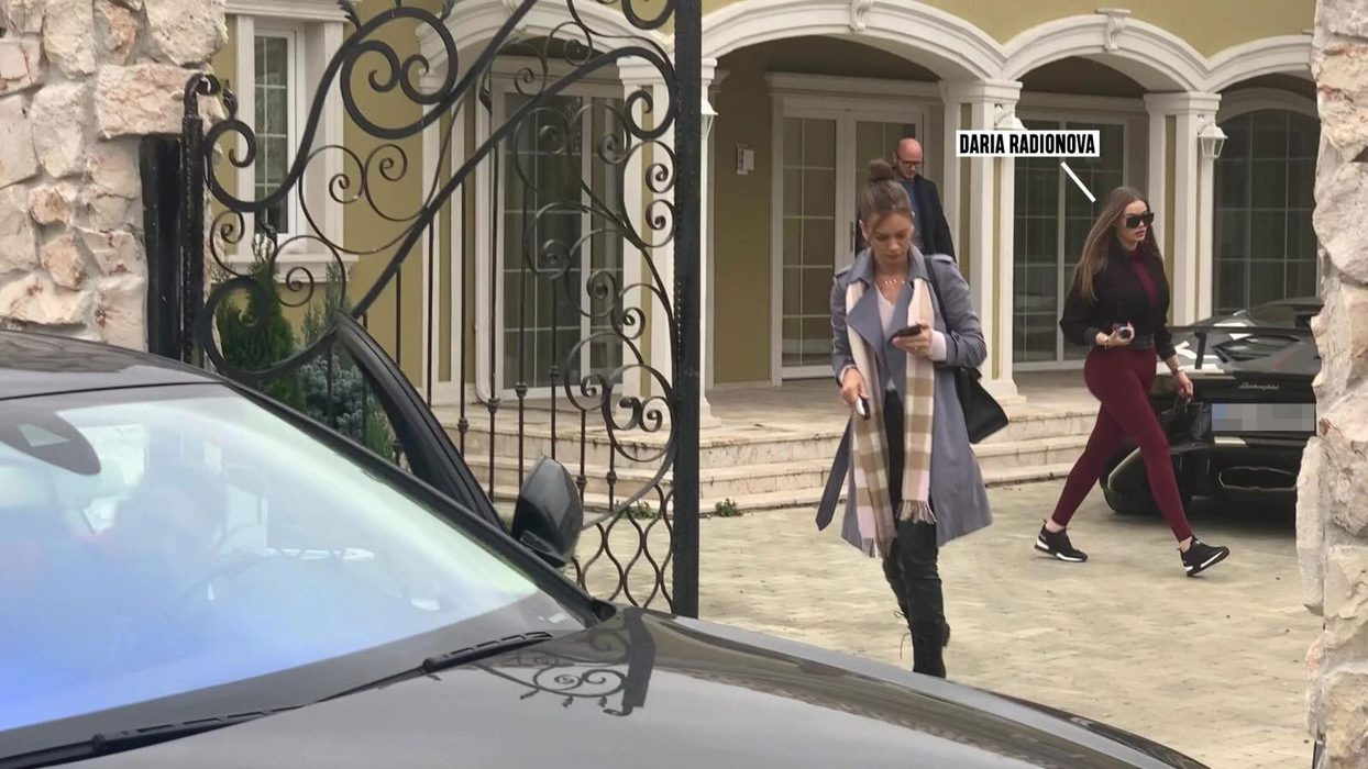 Iubita lui Joseph a venit de urgență acasă la Alex Bodi