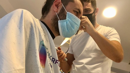 Smiley, schimbare radicală de look. A renunțat la părul lung și și-a făcut breton. FOTO