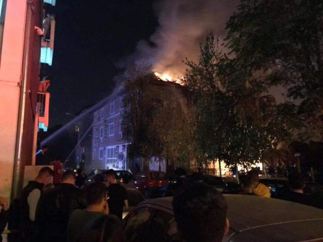 Incendiu puternic izbucnit la un hotel din Timișoara. 9 persoane au fost evacuate