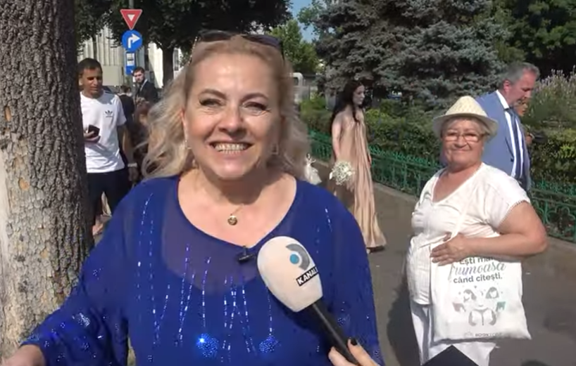 Mama Andei Adam i-a fost alături la nuntă/ Sursa foto: Captură video