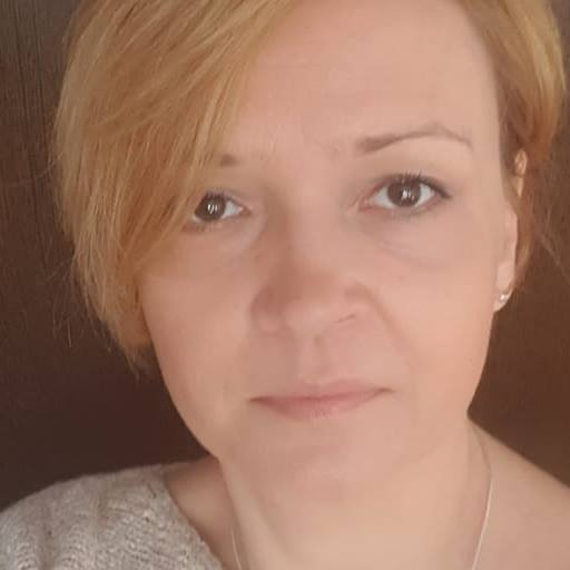 O mamă a răbufnit pe Facebook după ce fiul ei a primit o temă: ”Asta face o mamă care nu crede în cap plecat”