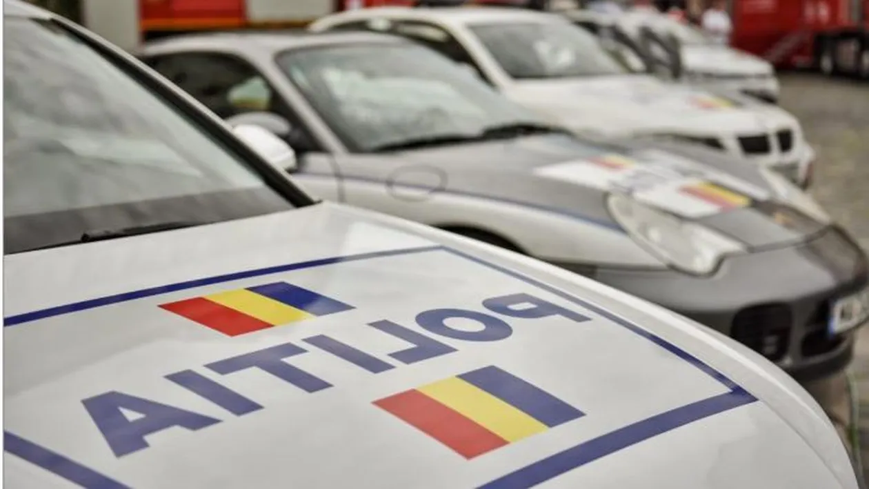 Filmul prinderii în flagrant a unui polițist | Ofițerul ar fi cerut mită de la o femeie al cărei soț a fost bătut