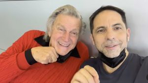 Cu cine a fost surprins Florin Piersic, în aeroport? Ipostaza neaşteptată cu marele actor