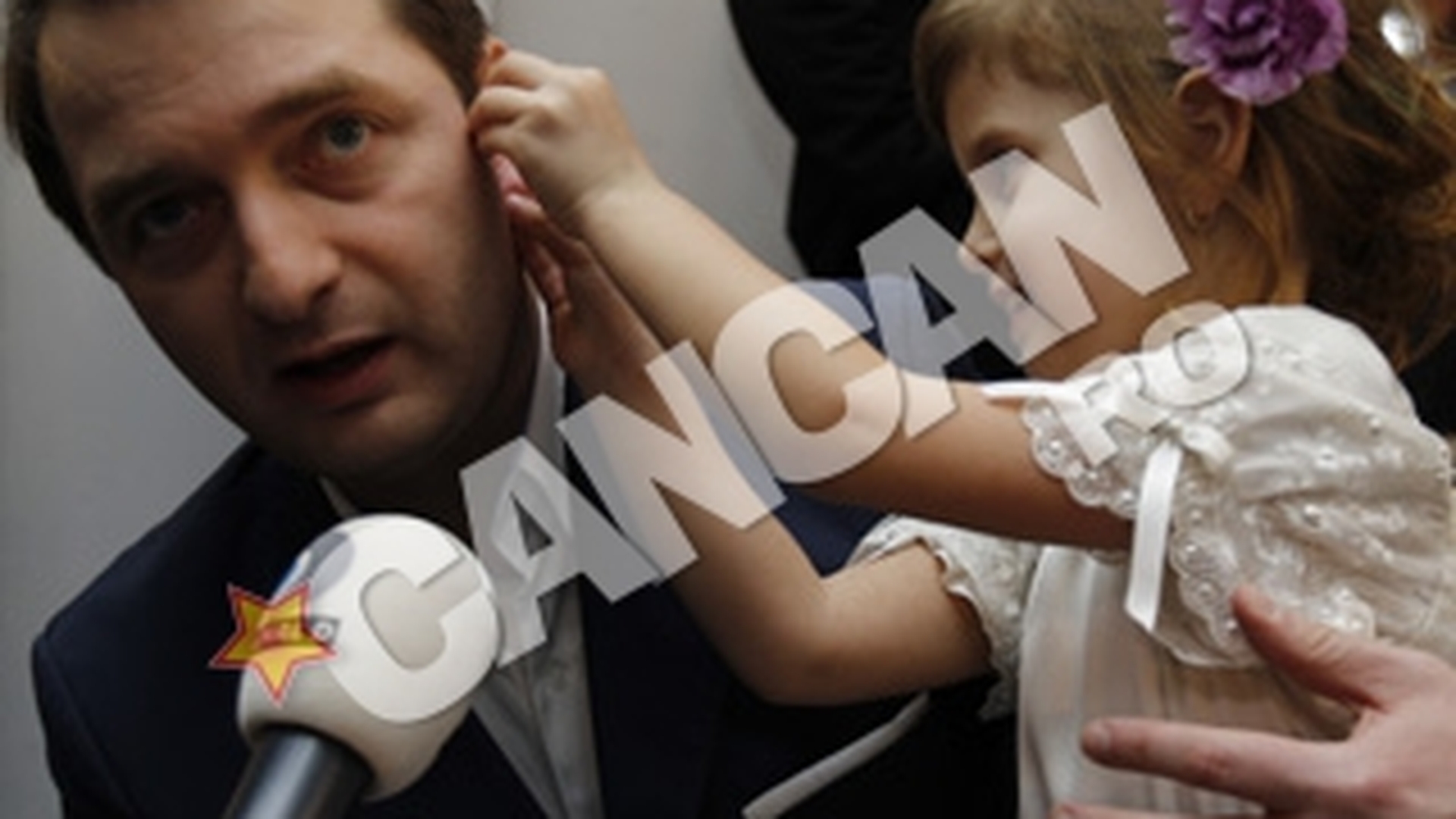 Prezentatorul CANCAN TV are concurenta serioasa! Adi Artene se bate pe microfon cu fiica lui, Amira