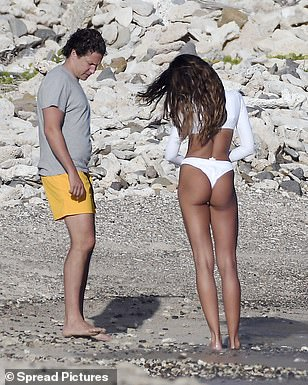 Mădalina Ghenea s-a despărțit de fiul lui Mr. Cash și s-a cuplat cu un milionar de 32 de ani! Primele imagini cu ei în timp ce se sărută