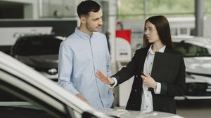 Parlamentul European a dat „undă verde”. Când se va interzice vânzarea mașinilor pe benzină și motorină.