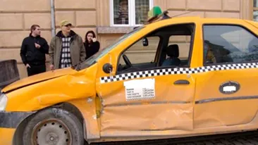 Blestemul taxiurilor din Bucuresti strivite de masini puternice. Vezi cu ce alte cazuri seamana accidentul produs de pustiul de bani gata cu BMW, pe Calea Floreasca
