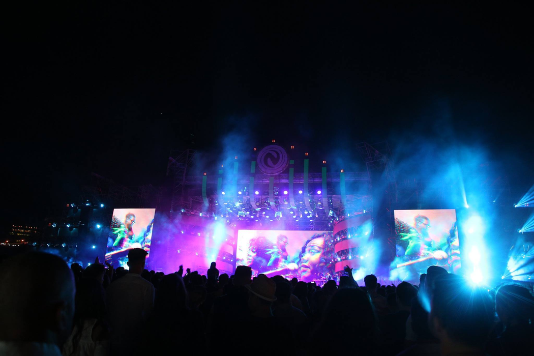 CANCAN.ro transmite cele mai tari momente. IMAGINI LIVE. Zeci de mii de oameni la NEVERSEA, cel mai mare festival de pe litoral