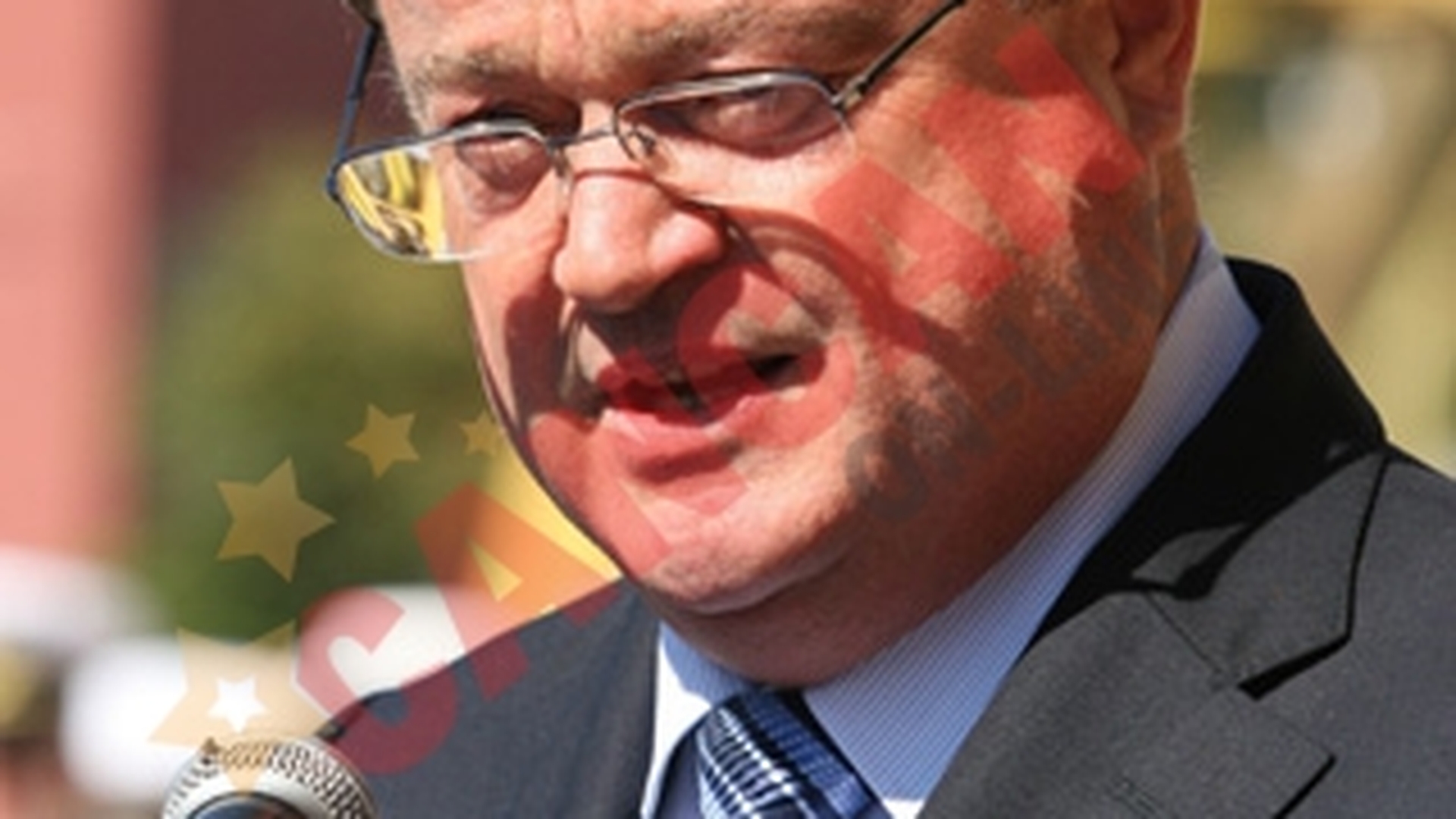 Politistii care taie frunze la caini, in birouri, vor fi concediati!