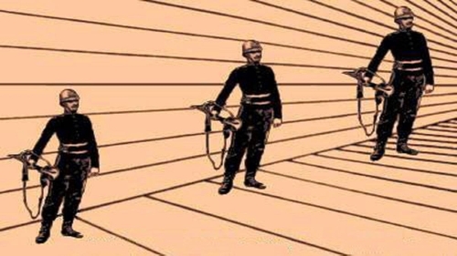 Test de inteligență exclusiv pentru genii | Care dintre cei 3 bărbați e cel mai înalt?