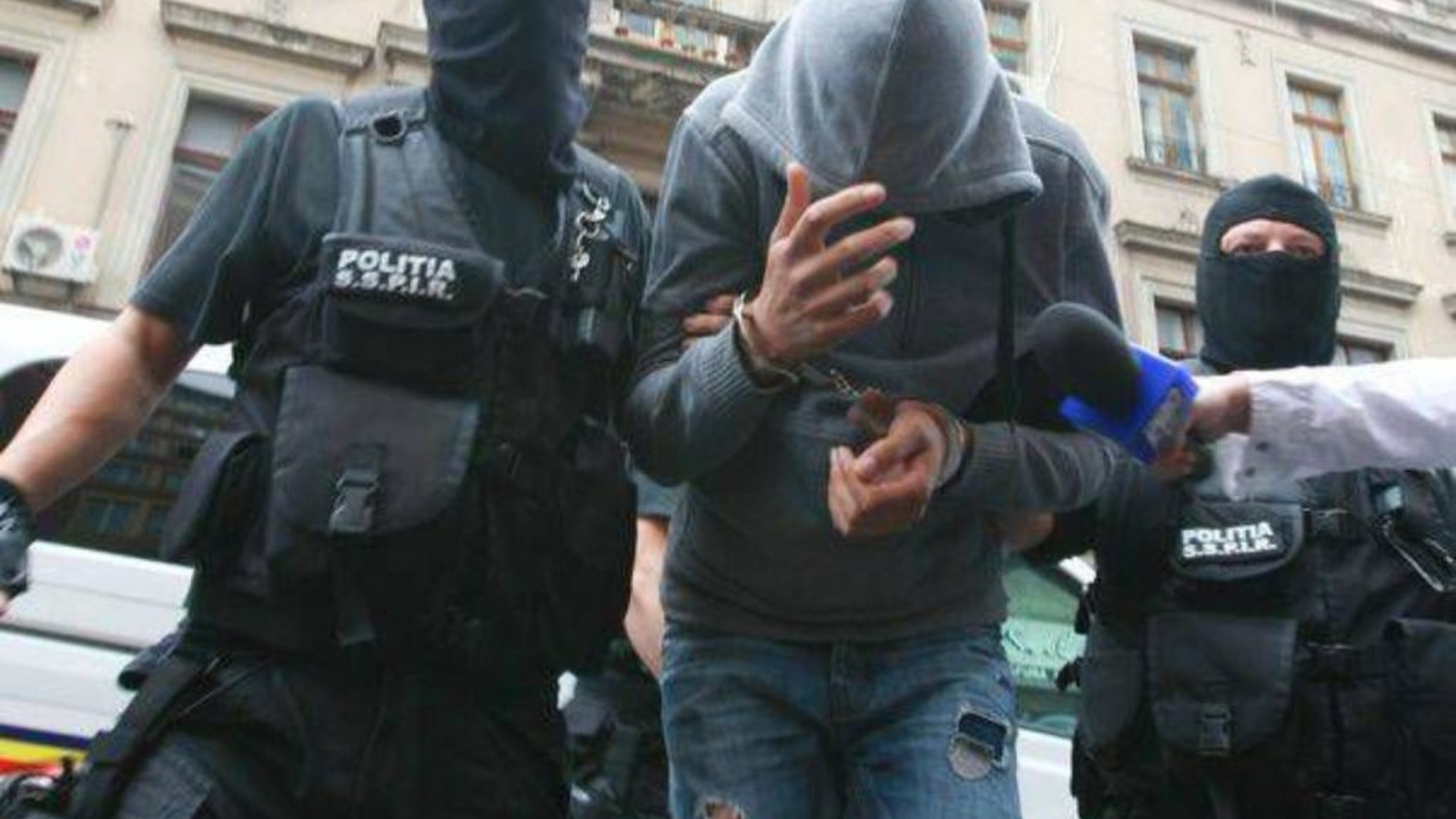 Bărbat din Argeș, reținut după ce ar fi racolat o minoră, pe care ar fi exploatat-o în Elveția