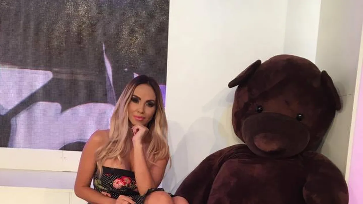 O blondă celebră din showbiz s-a despărţit de iubit. A făcut asta într-un mod neobişnuit