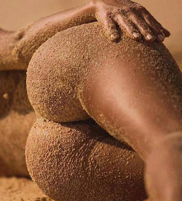 ”Prinţesa îngheţatei” nu a renunţat la solar şi nici la pozatul sexy