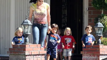 Ce mai face femeia care a uimit o lume intreaga dupa ce a nascut opt copii dintr-un foc?