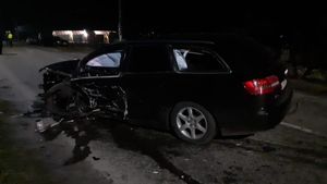 Cursă nebună! A furat două mașini și cu ultima a făcut accident. Patru persoane au fost rănite