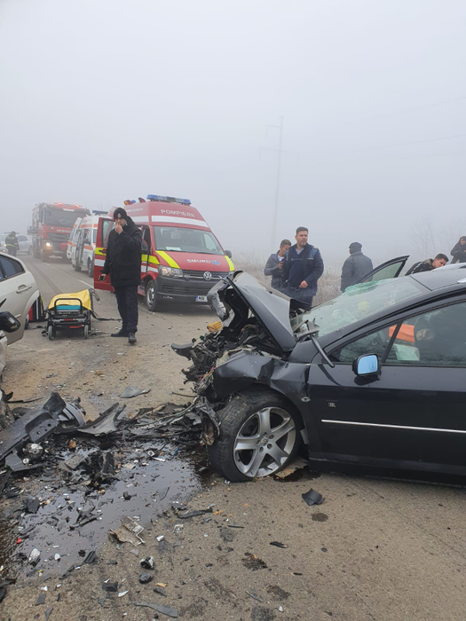 Impactul a fost devastator: doi oameni au murit, iar alți șapte au fost răniți