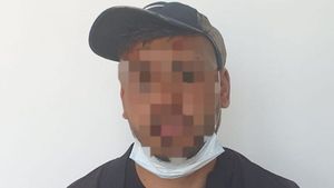 Uluitor! O bătrână a fost păcălită de un bărbat, care s-a dat drept fiul ei și i-a cerut toți banii din casă
