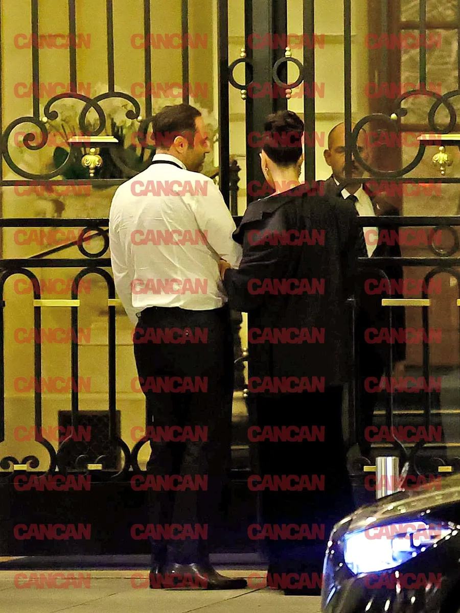 Cristina ICH și fiul lui Don Pepe au vrut să intre prin spatele hotelului Ritz.