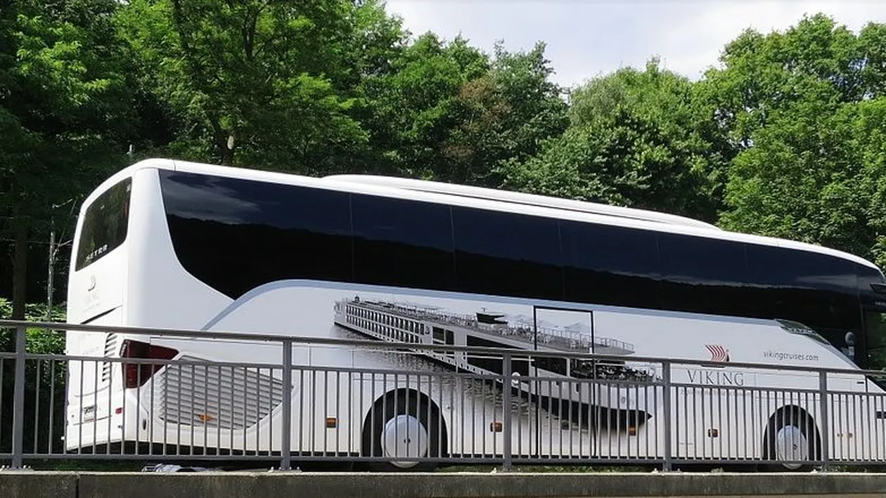 Autocar românesc, implicat într-un accident grav în Bulgaria. 11 oameni au fost răniți