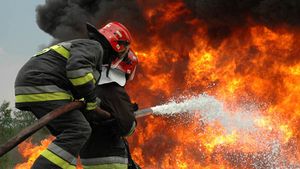 INCENDIU DEVASTATOR! Tineri arsi de vii intr-un club din centrul Capitalei: "Au murit 27 de oameni"