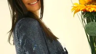 La nunta lui Aylin Cadir se bea si se mananca pe rand: Dupa ce termina unii, se ridica si se aseaza altii la masa