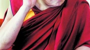 Agentii chinezi i-au pus gand rau liderului spiritual tibetan. Femei cu otrava pentru Dalai Lama