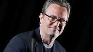 Obiecte personale ale lui Matthew Perry, scoase la licitație. Fanii pot cumpăra inclusiv scenarii originale din „Friends”