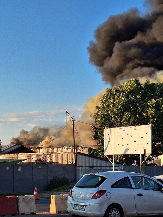 Incendiu la un depozit de anvelope din Bragadiru! A fost trimis mesaj RO-Alert