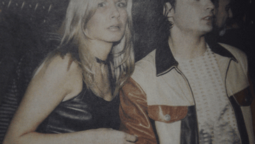 L-a invatat pe Pepe cum e cu dragostea, iar acum pozeaza intr-o familista convinsa! Uite-o pe prima iubire a cantaretului!