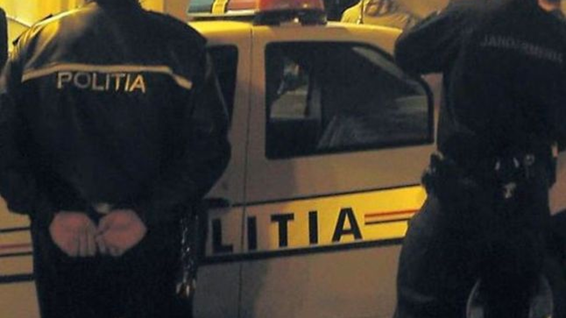 Cei doi bărbați bănuiți că au jefuit o sală de jocuri de noroc au fost prinși