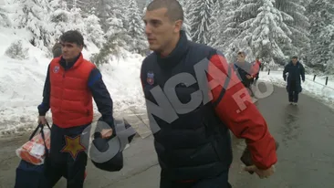Stelistii si-au carat singuri bagajele la hotel! Vor sta in cantonament 9 zile in Poiana Brasov