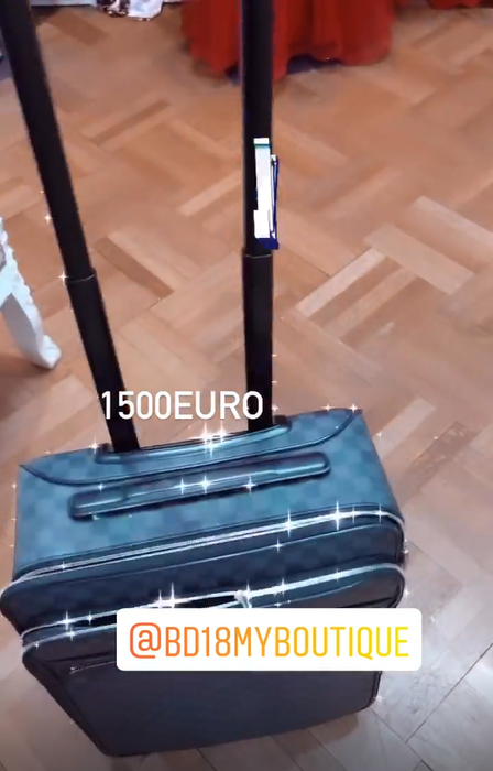De necrezut! Cât a costat-o pe Bianca Drăguşanu valiza din imagine? Românii înstăriţi dau banii aceştia pe o întreagă vacanţă