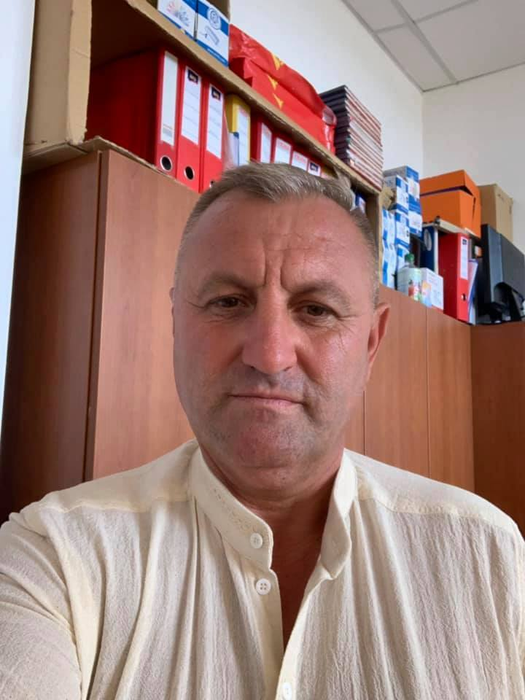 Primarul unei comune din Vâlcea a rupt tăcerea după ce a lipsit de la festivitatea de deschidere a noului an școlar