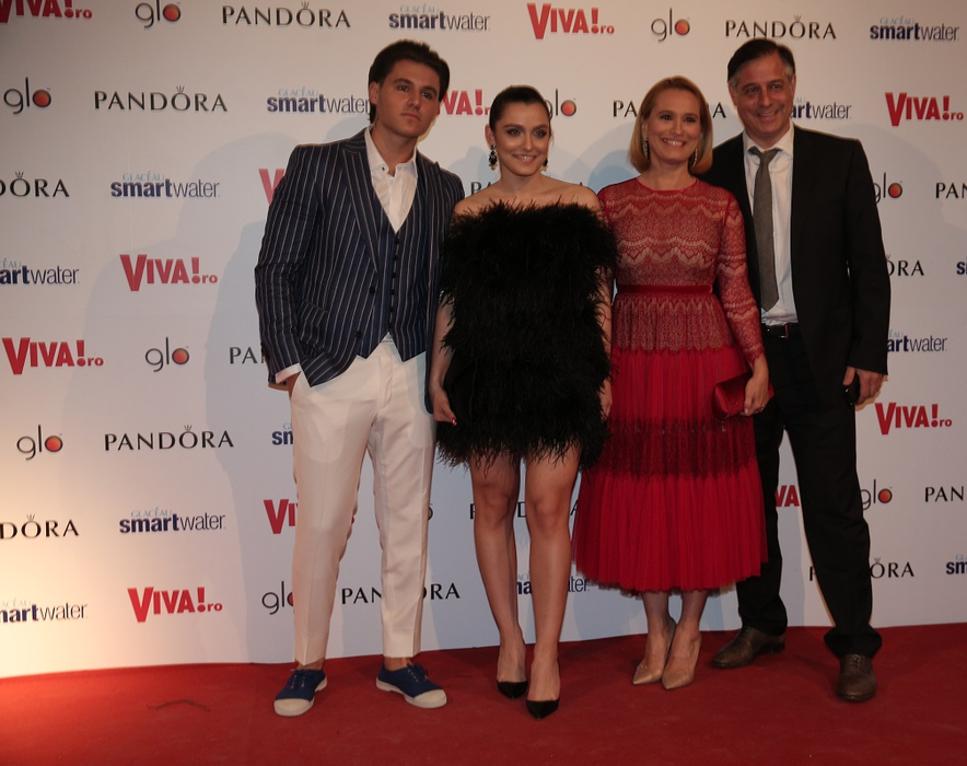 Alexia Eram, cea mai sexy apariție de la petrecerea VIVA! Cum a venit îmbrăcată fiica Andreei Esca