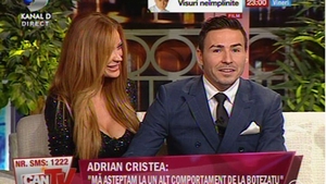 VIDEO Bianca si Cristea au dat frau liber pasiunii in direct! S-au sarutat si s-au tinut de mana timp de aproape 3 ore! Vezi ce cadou de senzatie i-a facut Adi in direct