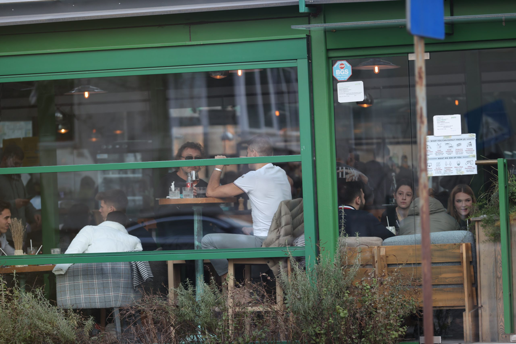 Cristian Boureanu a pus țara la cale, alături de un prieten, la un restaurant din Capitală