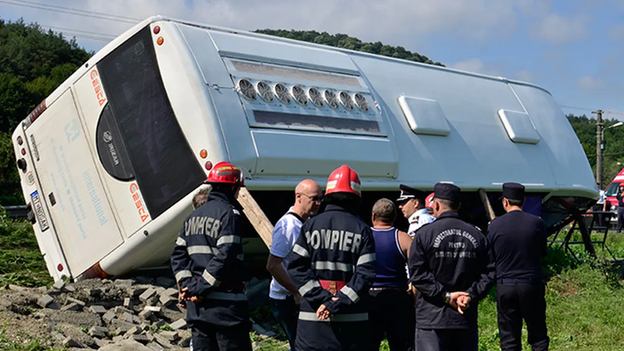 Tragedie in judetul Arad! Trei oameni au murit pe loc, iar 29 sunt raniti dupa ce doua autocare s-au ciocnit violent