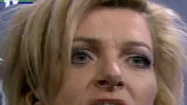 N-a ales-o niciunul, dar cand Brenciu a vazut-o, i s-au aprins calcaiele dupa ea! Mi-e drag de tine! Vezi cine l-a ravasit pe artist, la Vocea Romaniei!