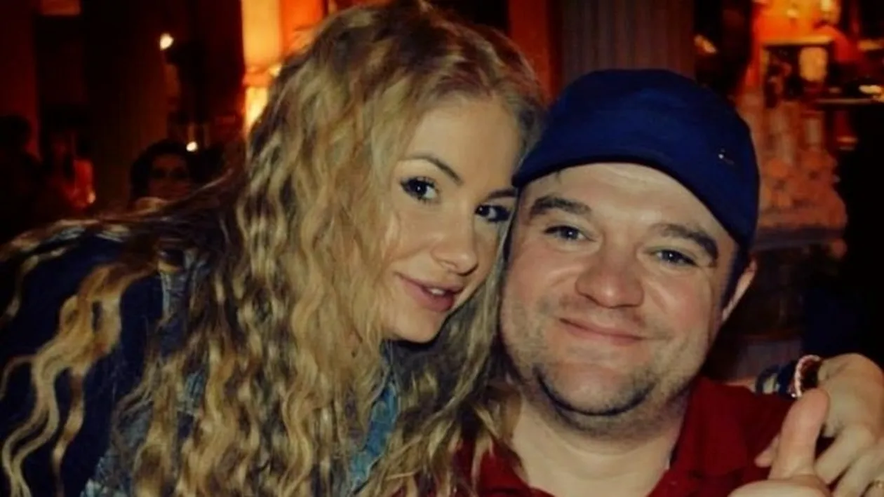 E complet dezbrăcată, iar un bărbat îi acoperă zonele intime cu mâna! Poza postată de Grațiela Duban