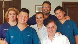 Cunoscut medic stomatolog, ucis de coronavirus! Ce legătură avea cu Andreea Esca și cu soțul ei