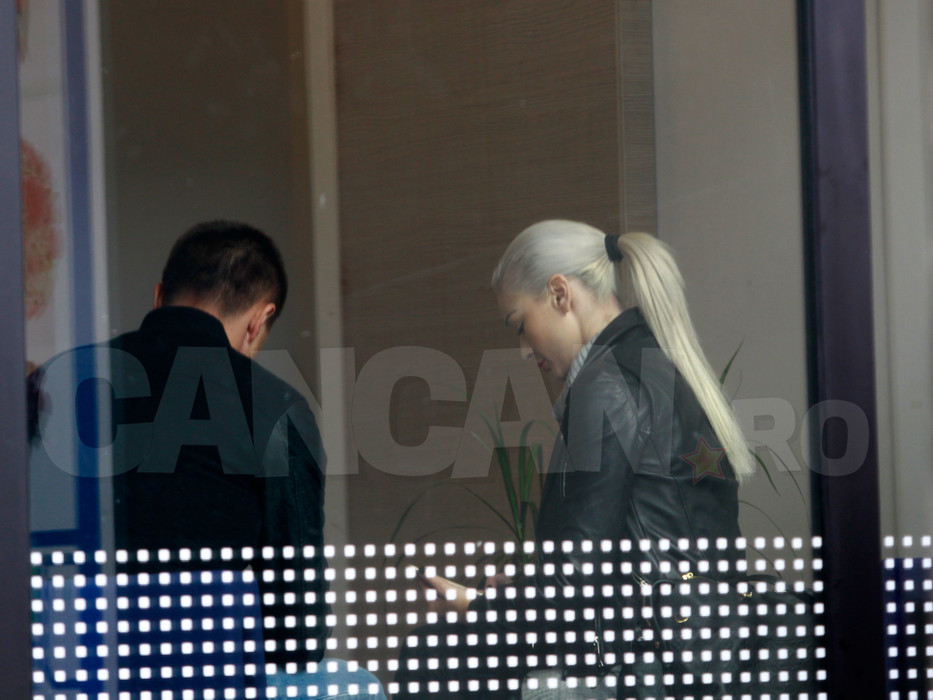 La 24 de ore de la încarcerarea afaceristului, iubita lui Dorin Cocoş a dat fuga la bancă. I-a transferat bani la închisoare?! CANCAN.ro a aflat suma exacta pe care Raluca Miu are voie să i-o vireze milionarului, o dată la două săptămâni: e mult mai mică decât ţi-ai putea închipui!