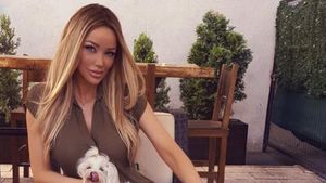 A vrut să o acopere cu geanta, dar i-a scăpat un detaliu! BIANCA DRĂGUŞANU, cu burtica de gravidă la vedere în maşină 