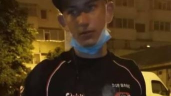 Alertă în România! Feriți-vă de tânărul din imagine. Dacă îl vedeți, sunați urgent la Poliție!