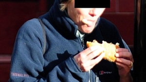 Incredibil! Nu-i trucaj si nici vreo secventa dintr-un film! Vezi in ce hal a ajuns sa arate una dintre cele mai faimoase actrite britanice, la putin peste 50 de ani!