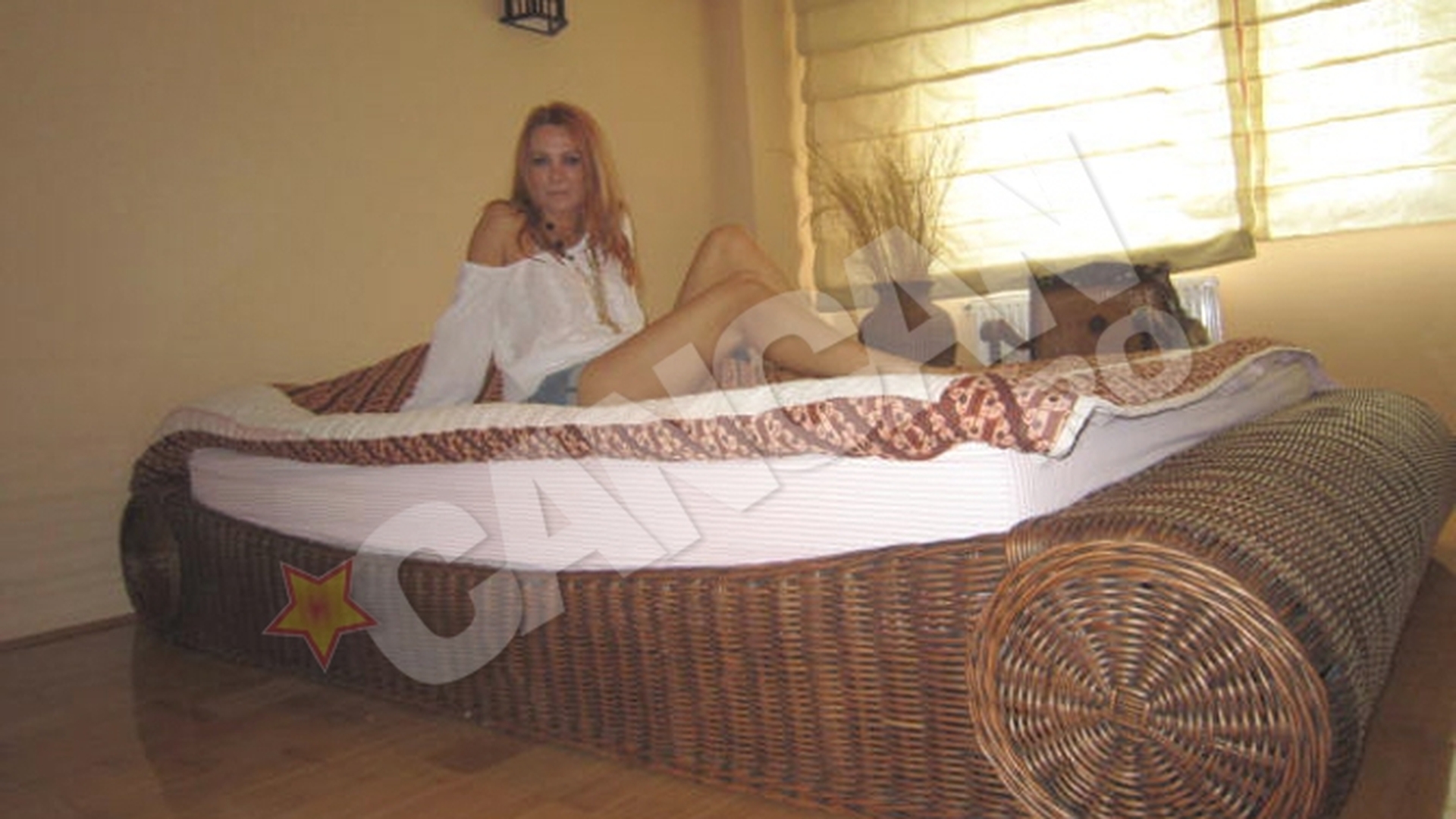 Vedetele isi decoreaza casele dupa cele mai bizare fantezii: Dana Savuica doarme intr-o canoe "furata" de la Claudia Schiffer!!!