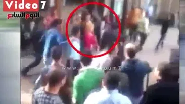 Au vrut sa o dezbrace in plina strada pentru ca era imbracata ASA! Cum a venit o studenta la cursurile Universitatii din Cairo